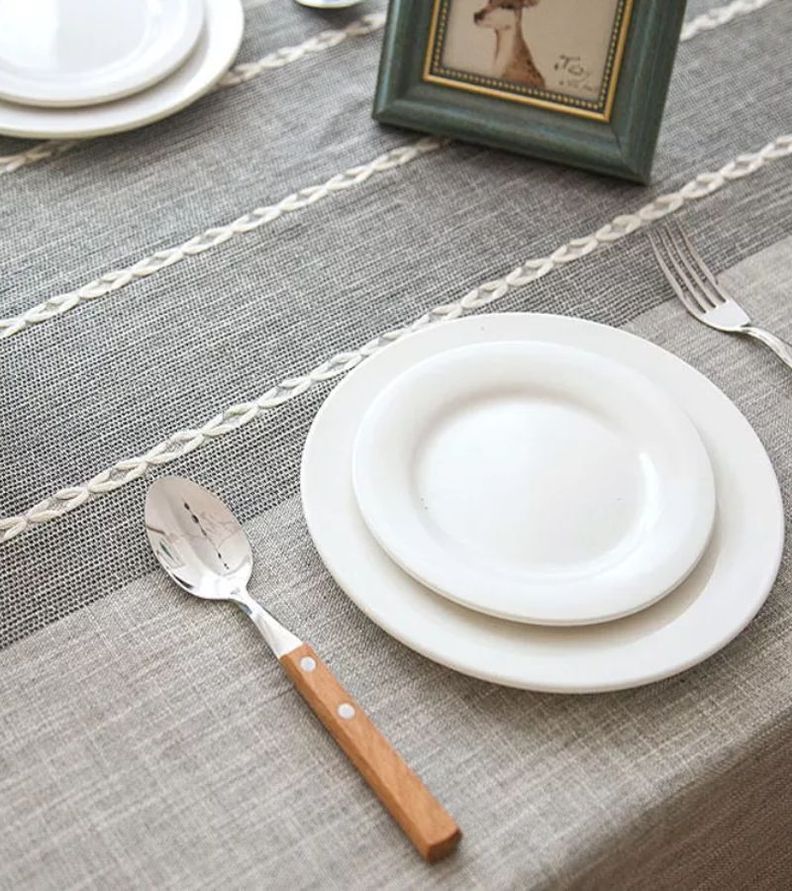 Mantel Rectangular Bordado Gris Piedra Con Bordados Blancos Centrales-5