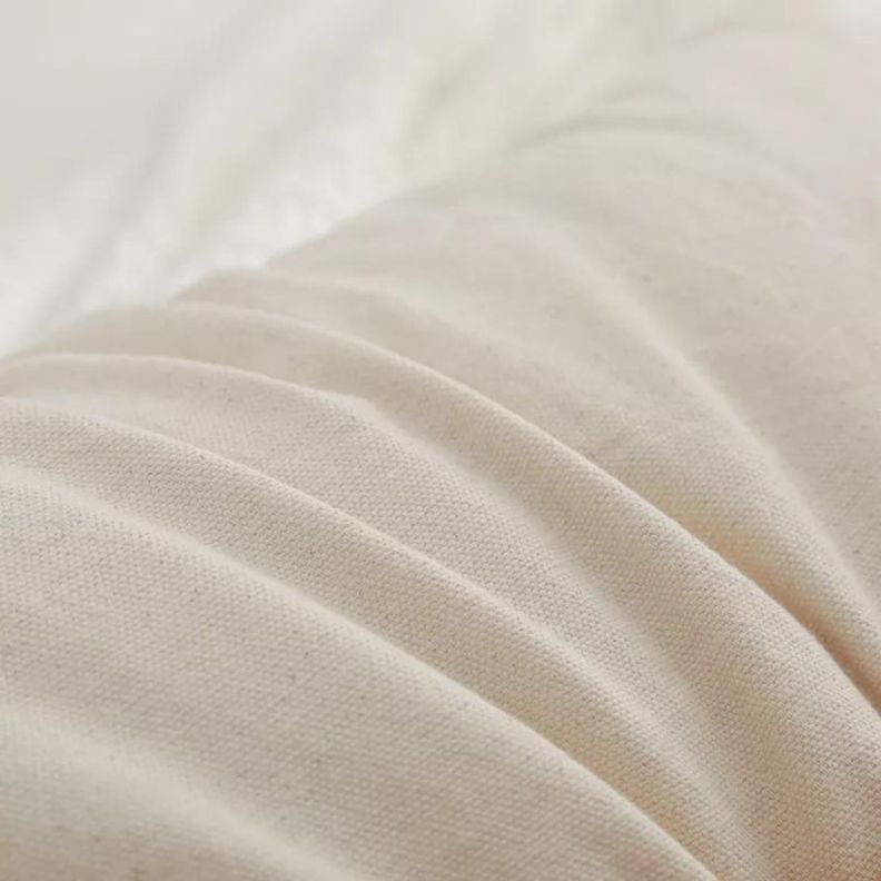 Cojín Bordado Fondo Beige con Figuras Blanca y Azul-2