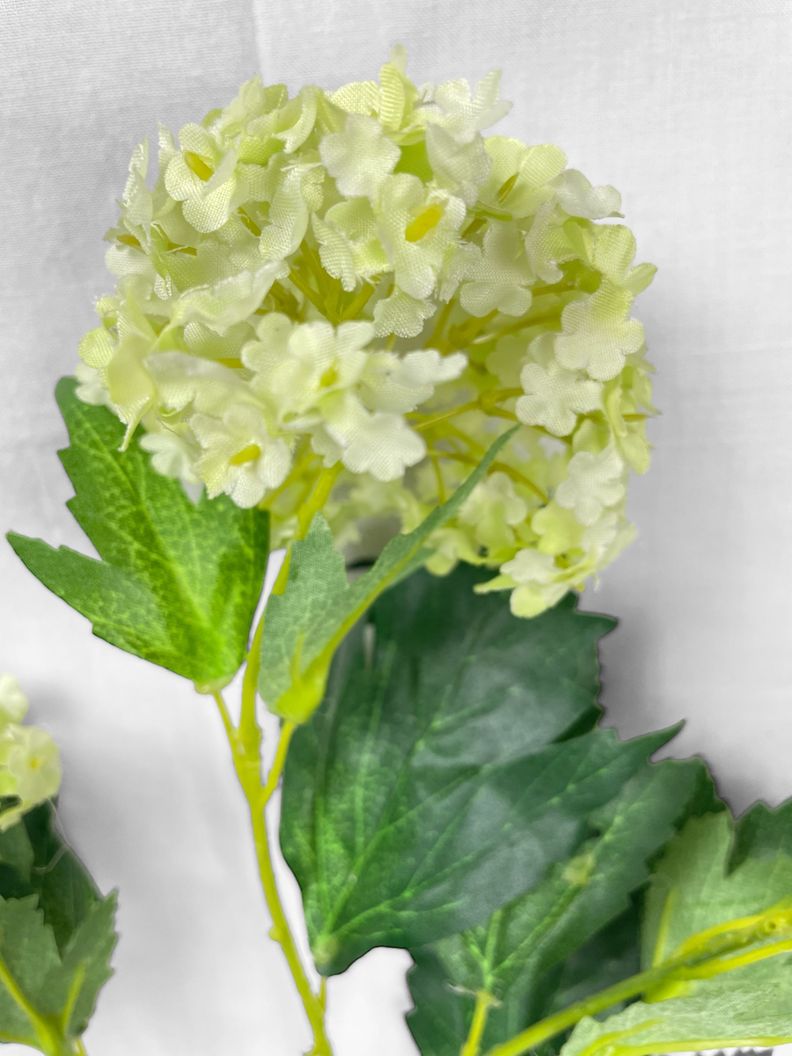 FLOR DECORATIVA COREL RAMA BOLA DE NIEVE BLANCA 81CM-2