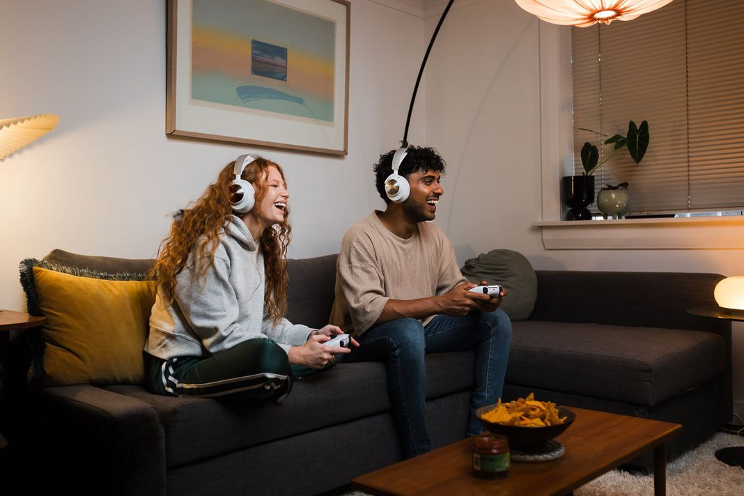 Audífonos Inalámbricos SteelSeries Arctis Nova Pro para PS5, PS4, PC, Switch - White-4