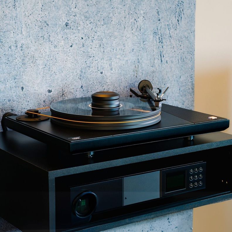 Mofi  UltraDeck plus  Tornamesa-1