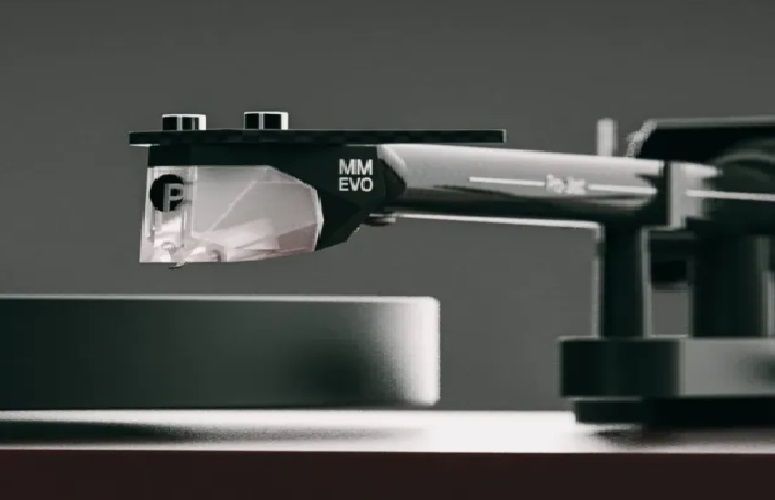 Pro-Ject -DEBUT EVO 2 – Pick It MM – Tornamesa white -2