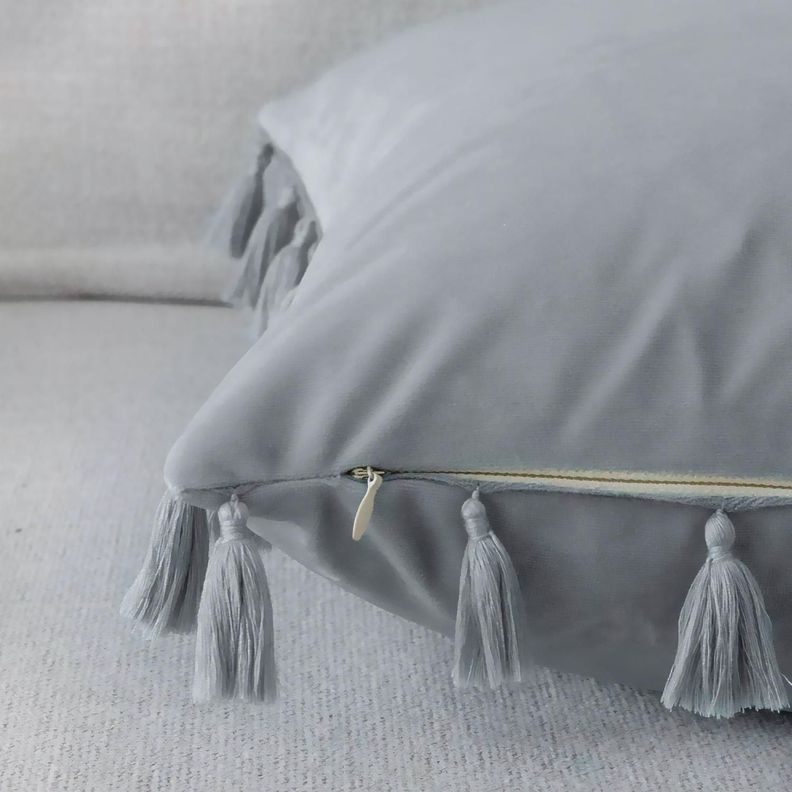 Funda Terciopelo Con Borla Gris Decorativa 45x45-2