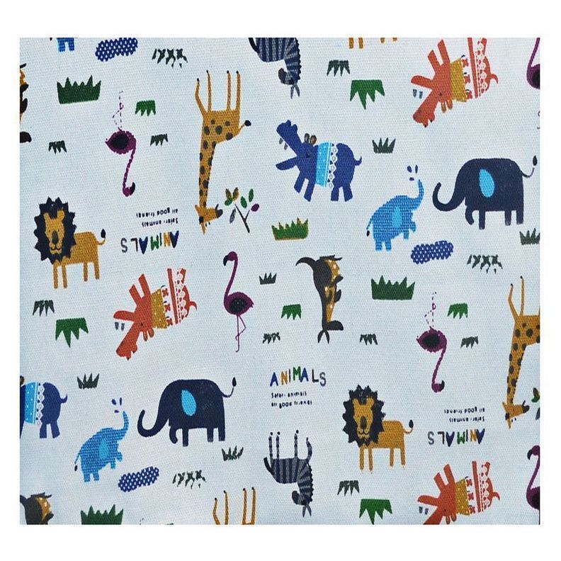 Mantel Cuadrado animalitos fondo blanco 150 cm x 150 cm-3