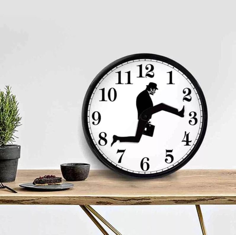 Reloj De Pared Inspirado En La Comedia Británica.-2