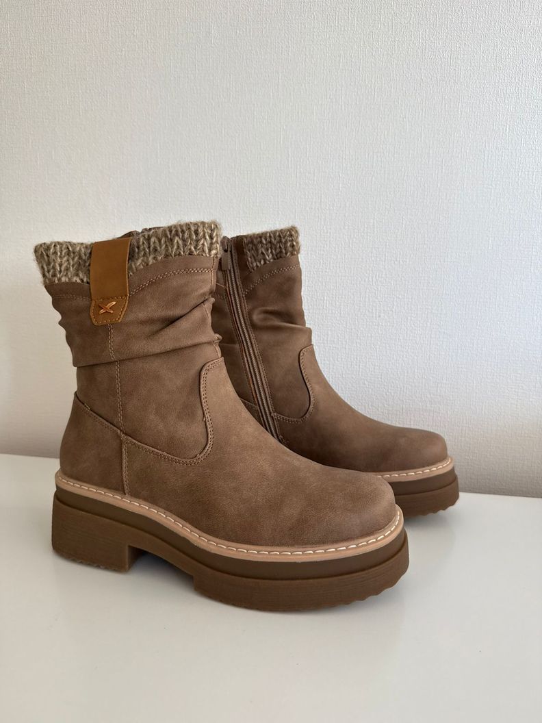 Botín Camel con Detalle Tejido