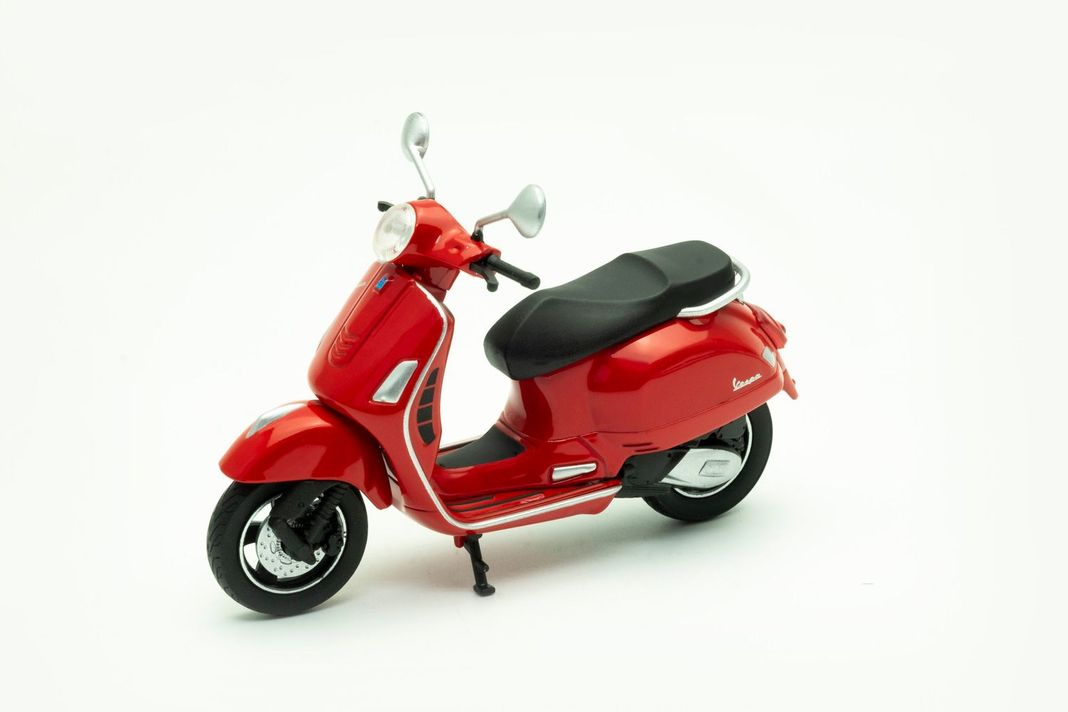 Moto Escala 1:18 Vespa GTS 125cc - Welly-0