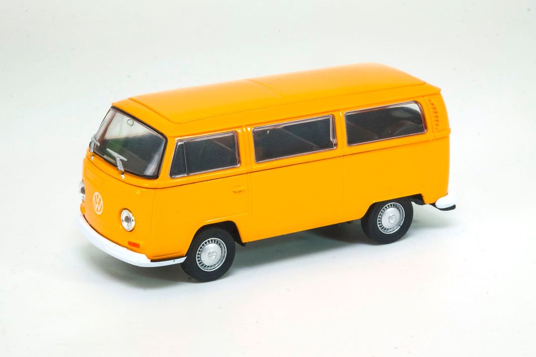 Auto 1972 Volkswagen Bus T2-0
