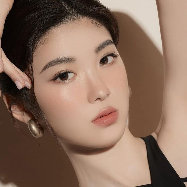 Delineador para cejas con una punta fina - UNLEASHIA Shaper Defining Eyebrow N°2 Kraft Brown-2