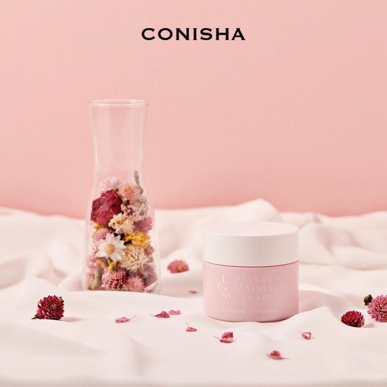 Crema coreana humectante para la noche con aceite de rosas y macadamia - CONISHA Oasis-Blossom-1