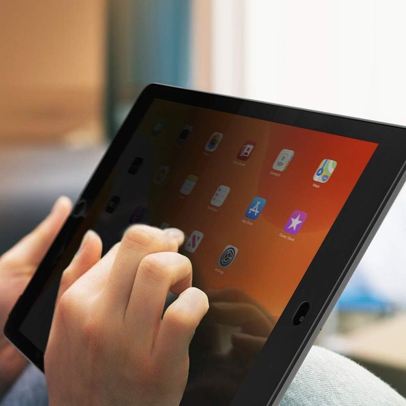 Protector de privacidad Belkin  para iPad de 10,2"-3