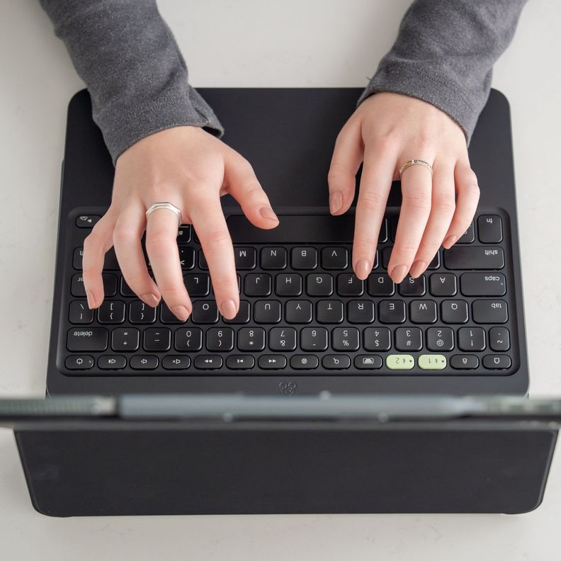 Funda con teclado Pro Keys 2 para iPad Air 13" M2 Zagg-8