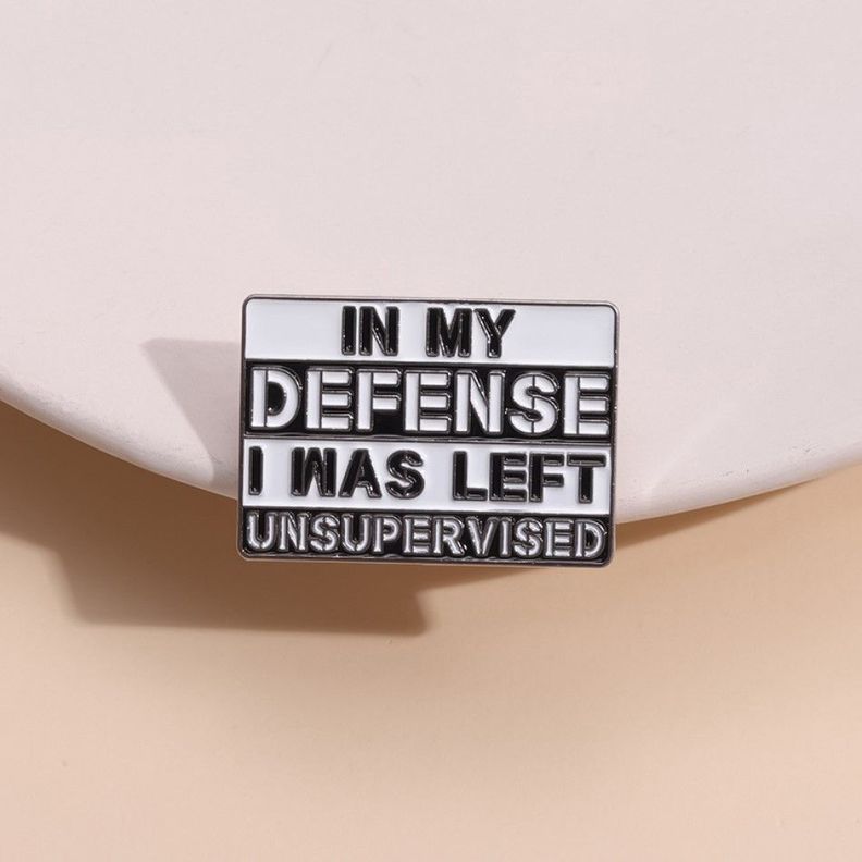 Broche pin divertido In My Defense I Was Left Unsupervised-4