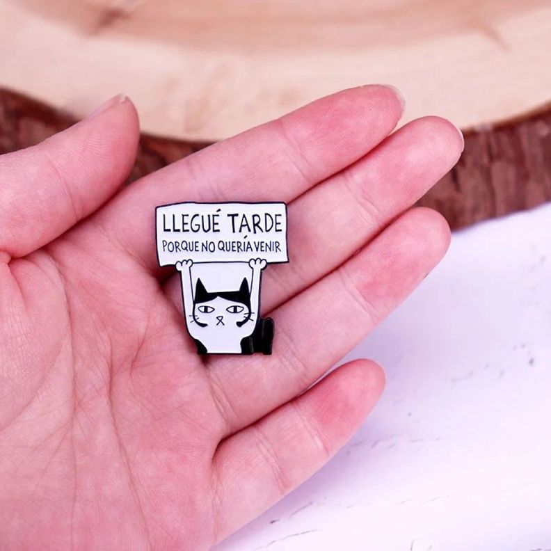 Pin Broche entretenido divertido No quería venir-3
