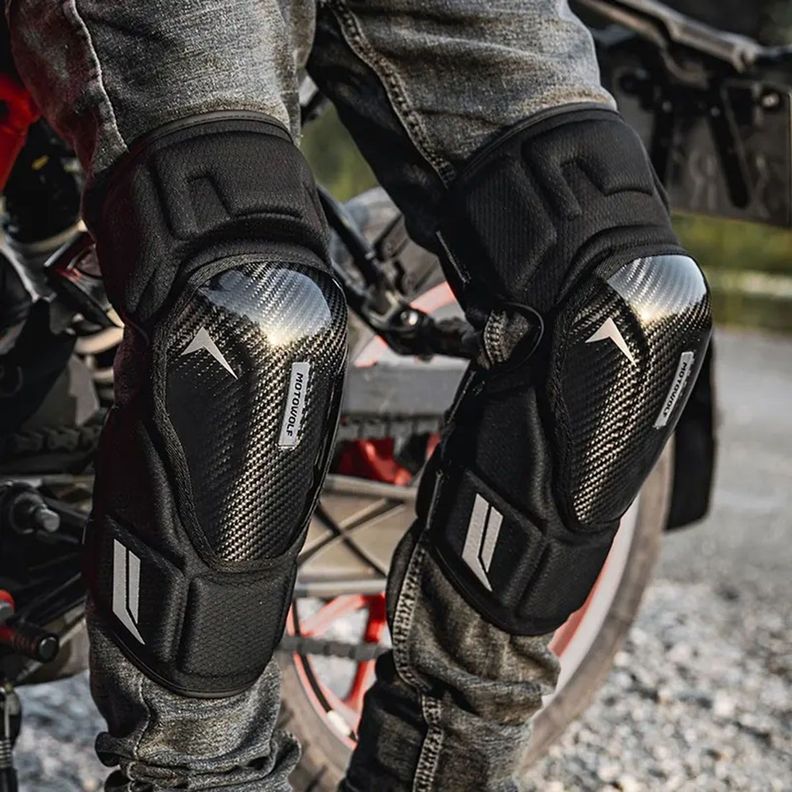 Rodilleras para motociclismo de  Fibra Carbono MotoWolf 1037-5