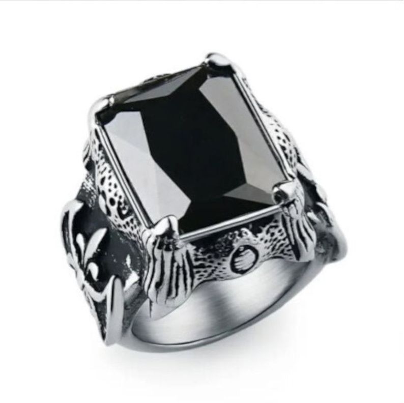Anillo Acero Vintage con Piedra Negra Grande y Flor de Lis N° 7-0