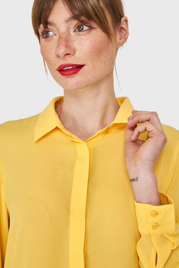 Blusa Básica Botonera Invisible Amarillo Nicopoly-5