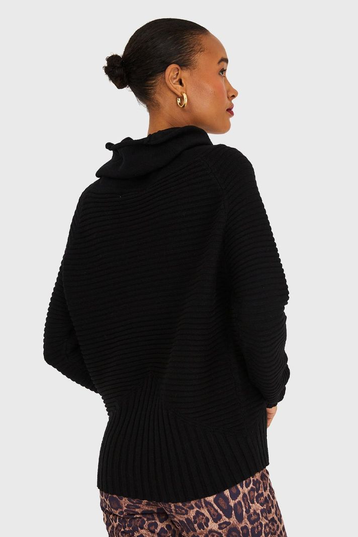 Sweater Canalé Cuello Tortuga Negro Nicopoly-3
