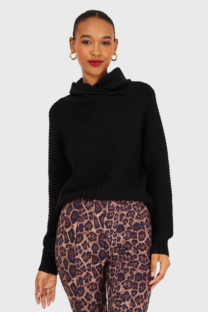 Sweater Canalé Cuello Tortuga Negro Nicopoly-4