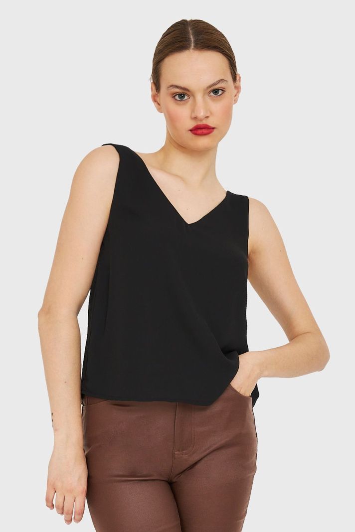Blusa Básica Escote en V Negro Nicopoly-0