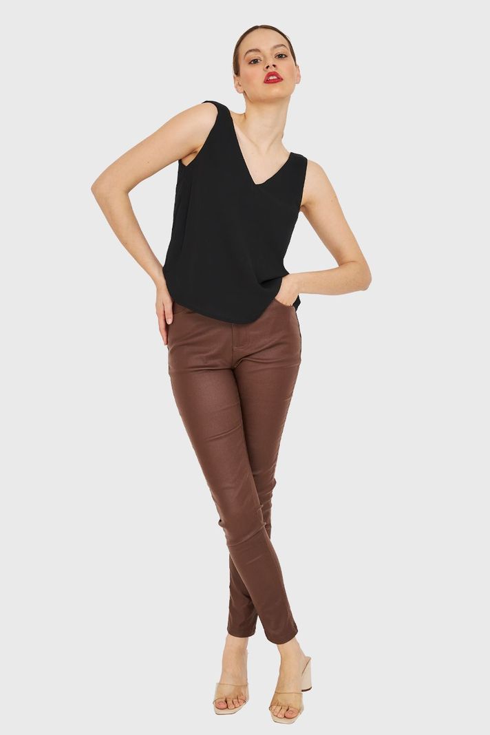 Blusa Básica Escote en V Negro Nicopoly-1