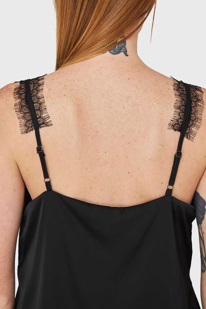 Blusa Satín Encaje Tirante Ancho Negro Nicopoly-5