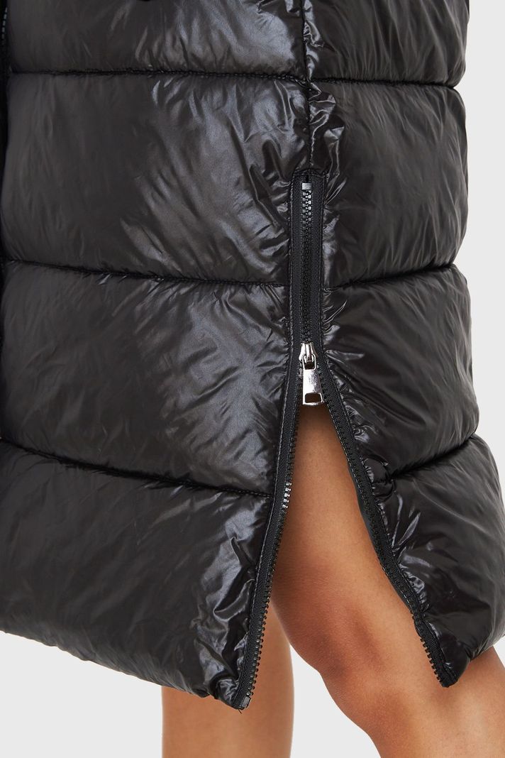 Parka Larga Acolchada Cuello Alto Negro Nicopoly Nicopoly | Paris.cl