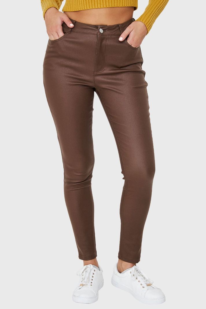 Calza Elasticada Skinny Tipo Encerada Café Nicopoly-0