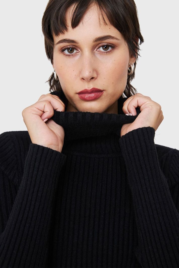 Sweater Crop Cuello Tortuga Negro Nicopoly-5