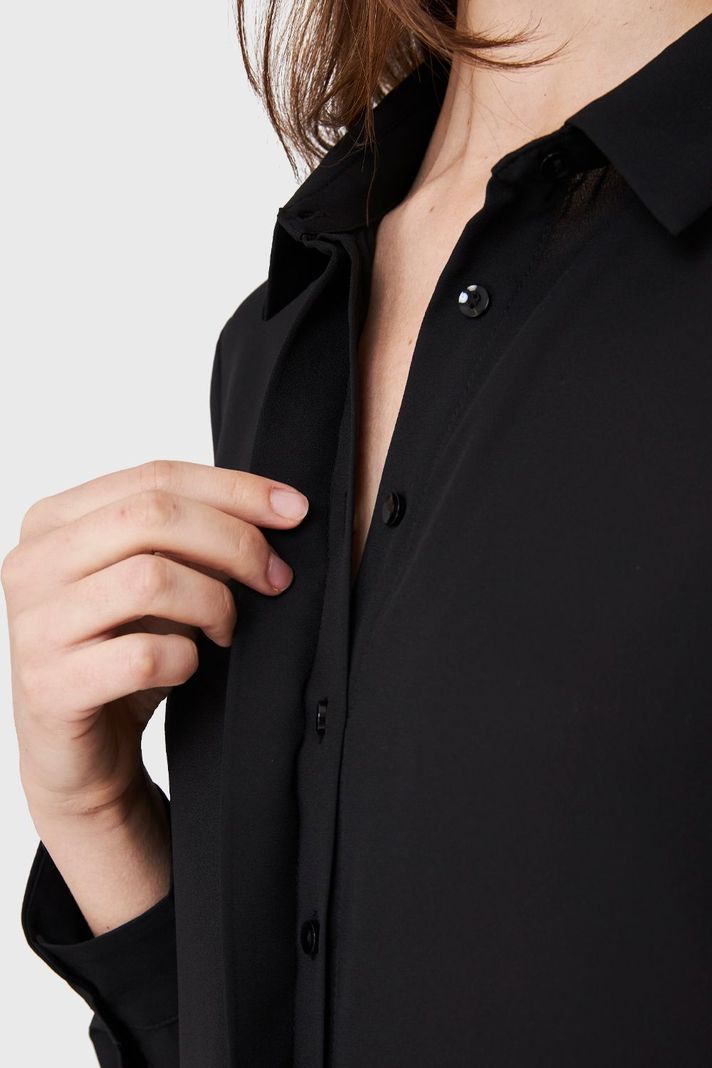 Blusa Botonera Invisible Negro Nicopoly-5