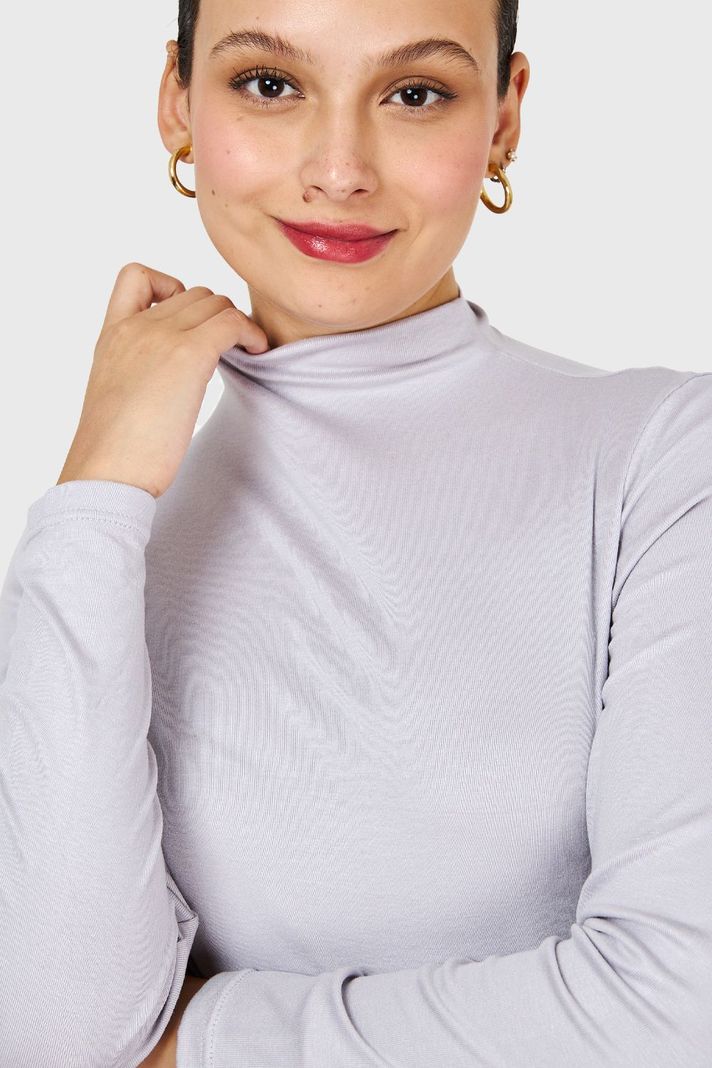 Polera Cuello Alto Gris Nicopoly-5