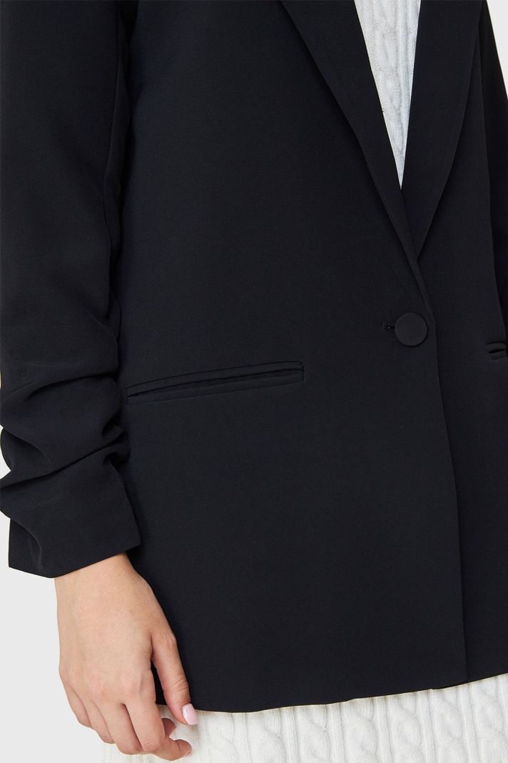 Blazer Largo Manga Drapeada Negro Nicopoly-5