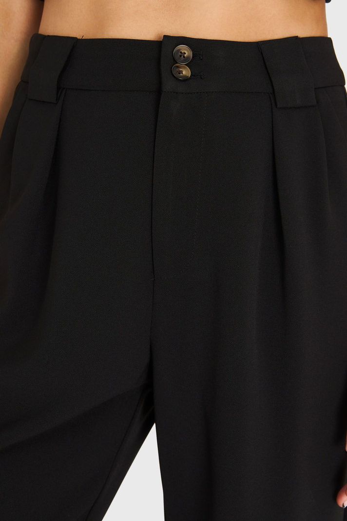 Pantalón Recto Con Pinzas Negro Nicopoly-5