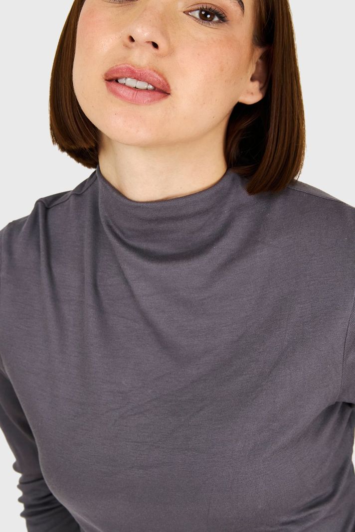 Polera Cuello Alto Grafito Nicopoly-5