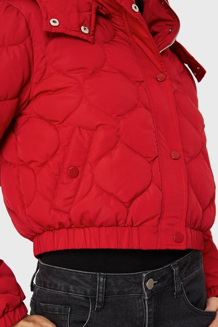 Parka Corta Quilt Con Gorro Rojo Nicopoly-5