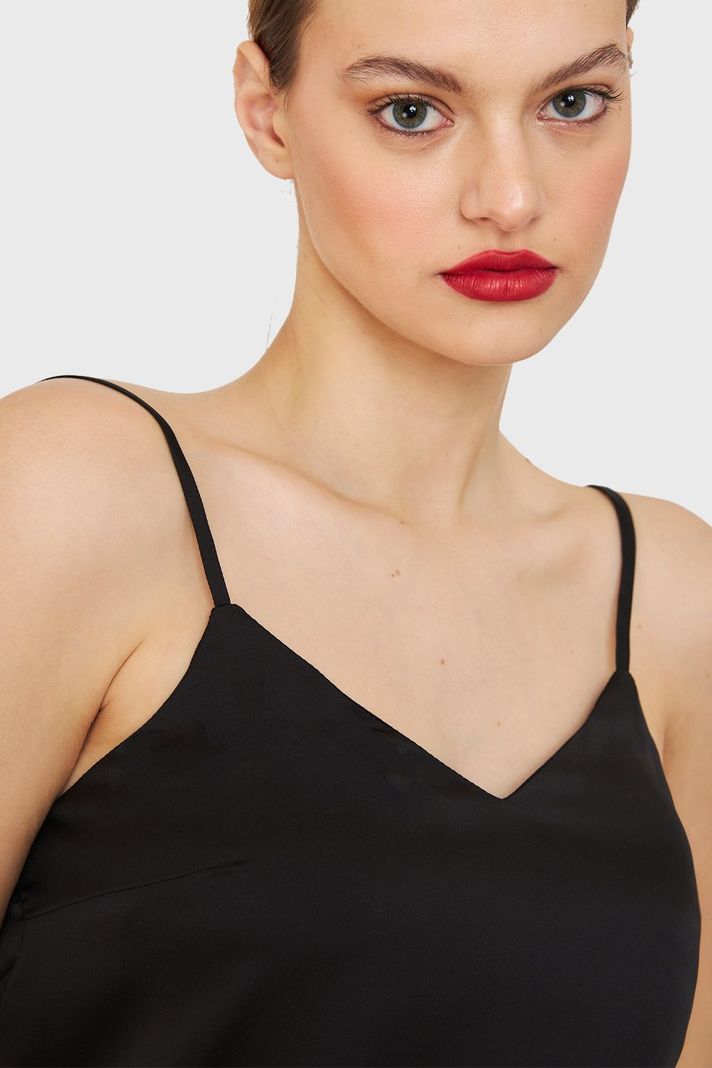 Top Básico Tipo Satín Negro Nicopoly-5