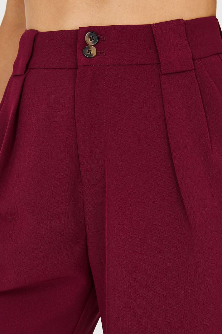 Pantalón Recto Con Pinzas Burdeo Nicopoly-5