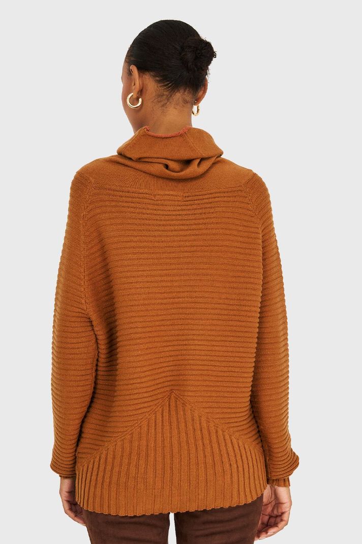 Sweater Canalé Cuello Tortuga Camel Nicopoly-3