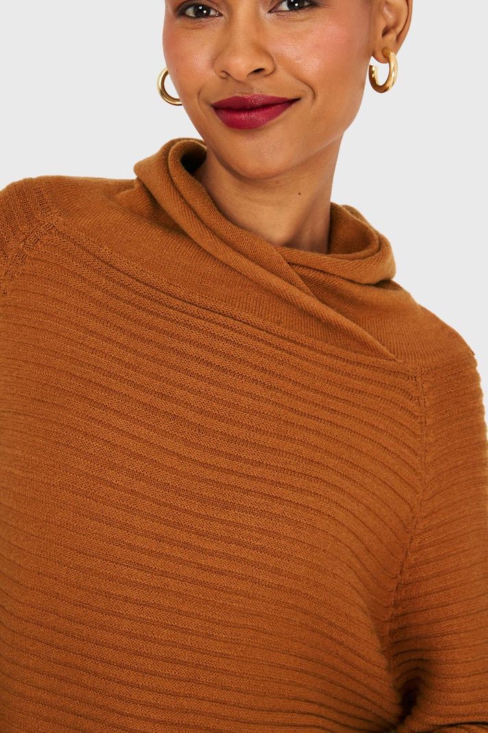 Sweater Canalé Cuello Tortuga Camel Nicopoly-5
