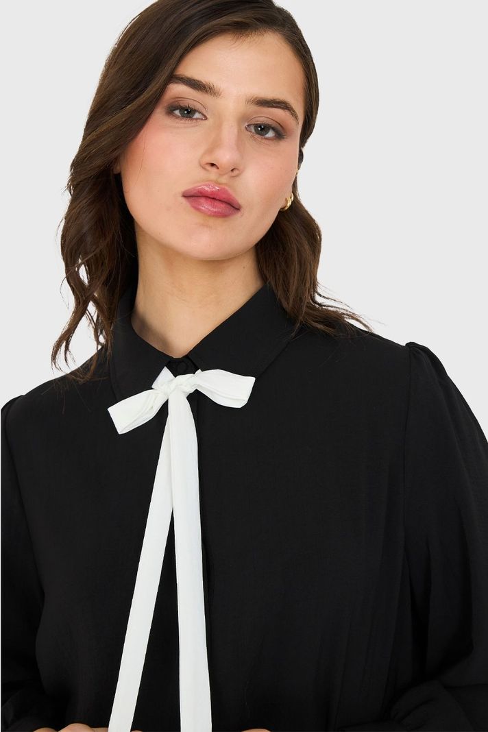 Blusa Con Lazo Desmontable Negro Nicopoly-5