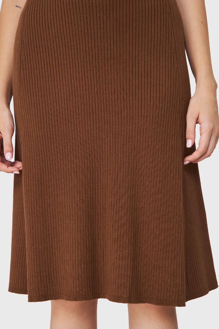 Vestido Midi Acanalado Café Nicopoly-5