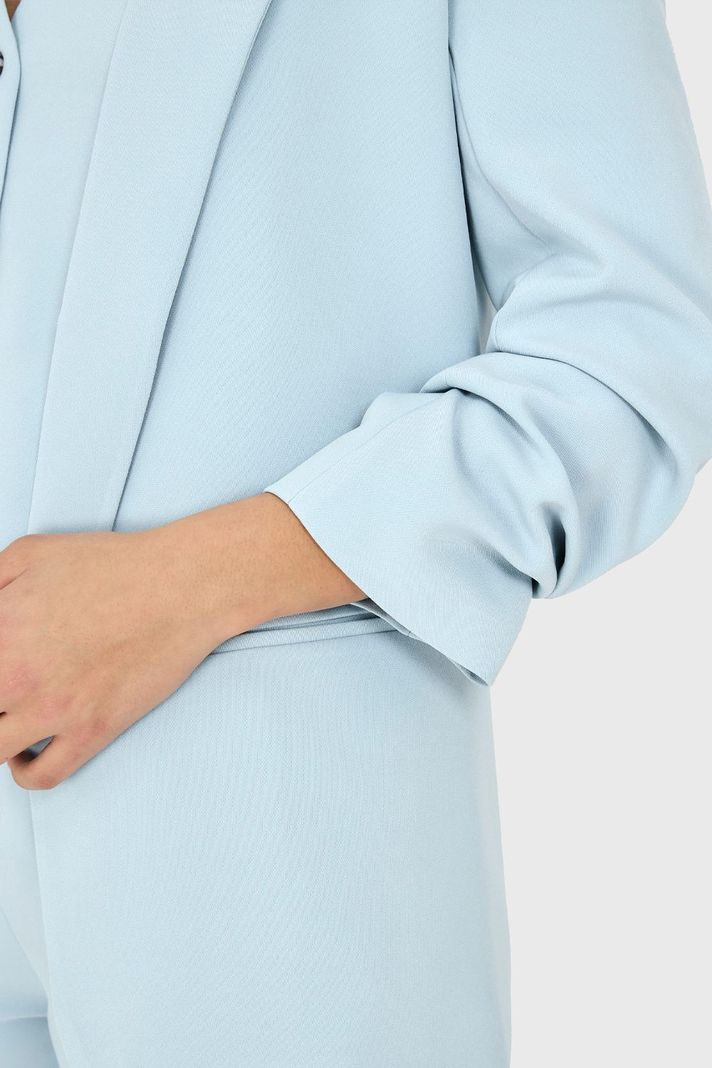 Blazer Manga 3/4 Ajustada Con Pliegues Celeste Nicopoly-5