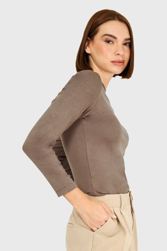 Polera Cuello Redondo Café Nicopoly-2