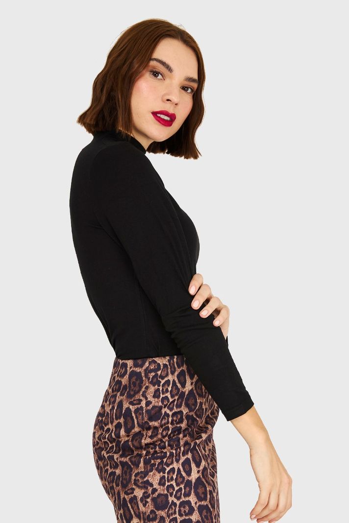 Polera Cuello Alto Negro Nicopoly-2