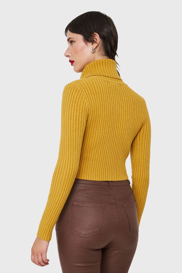 Sweater Crop Cuello Tortuga Mostaza Nicopoly-3