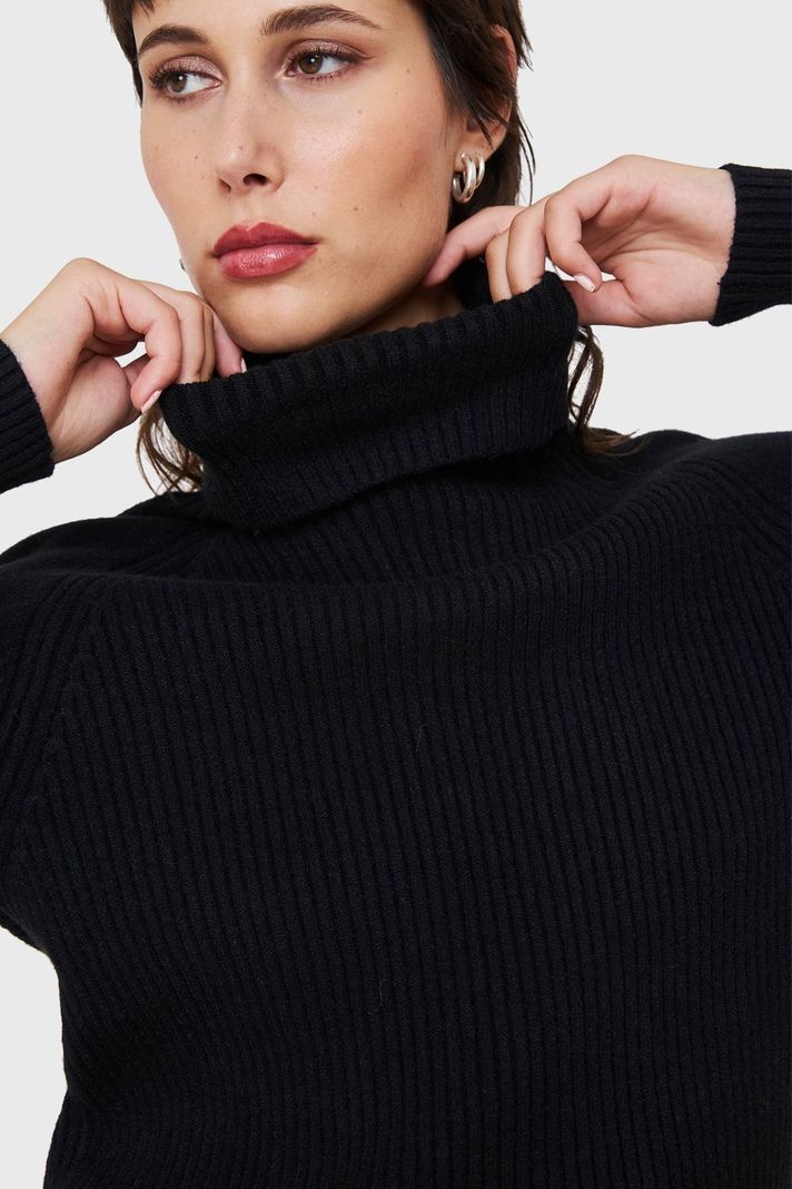 Sweater Beatle Acanalado Negro Nicopoly-5